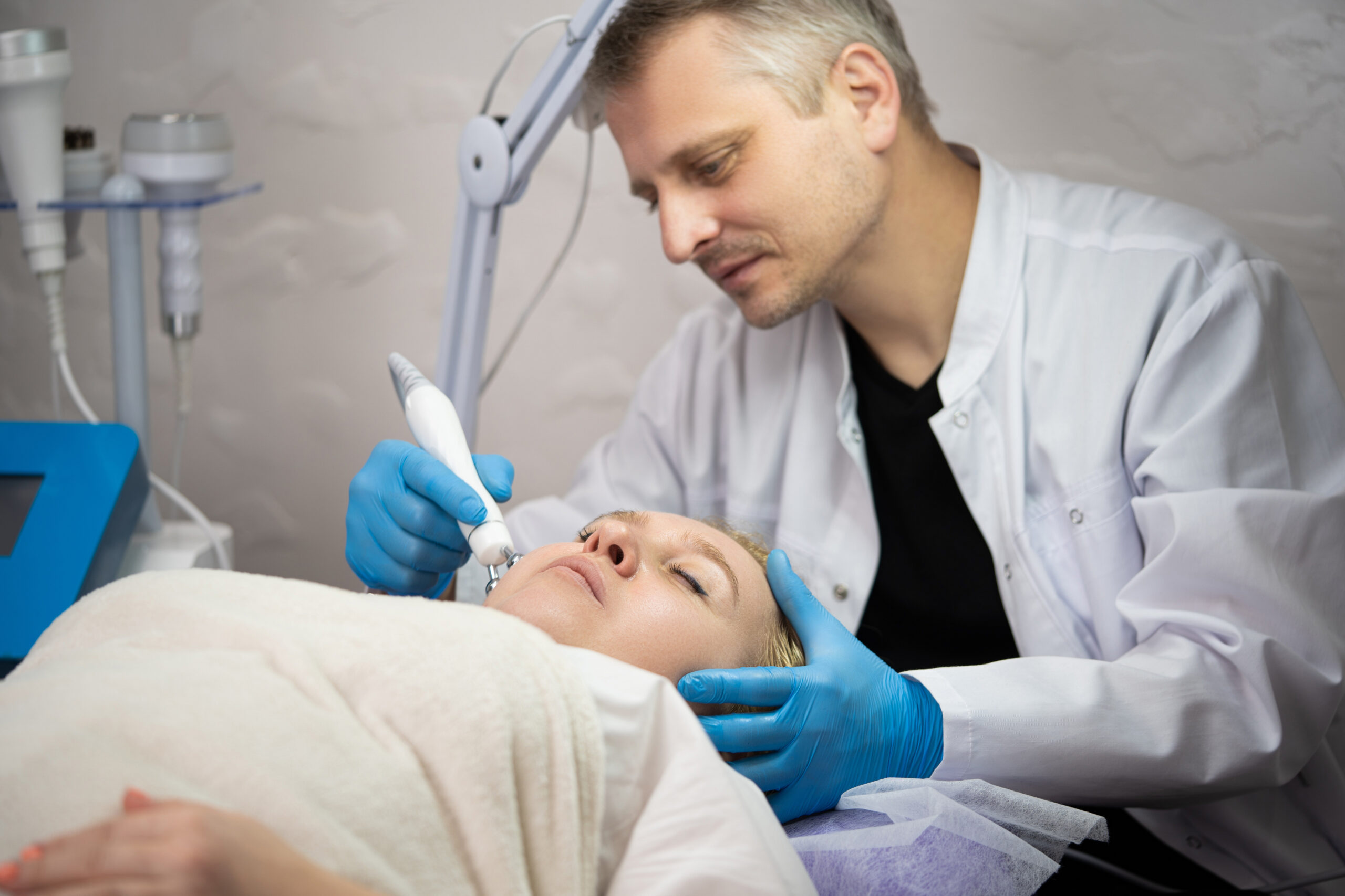 Dr. Zeina Using UltraPulse CO₂ Laser for Acne Scars